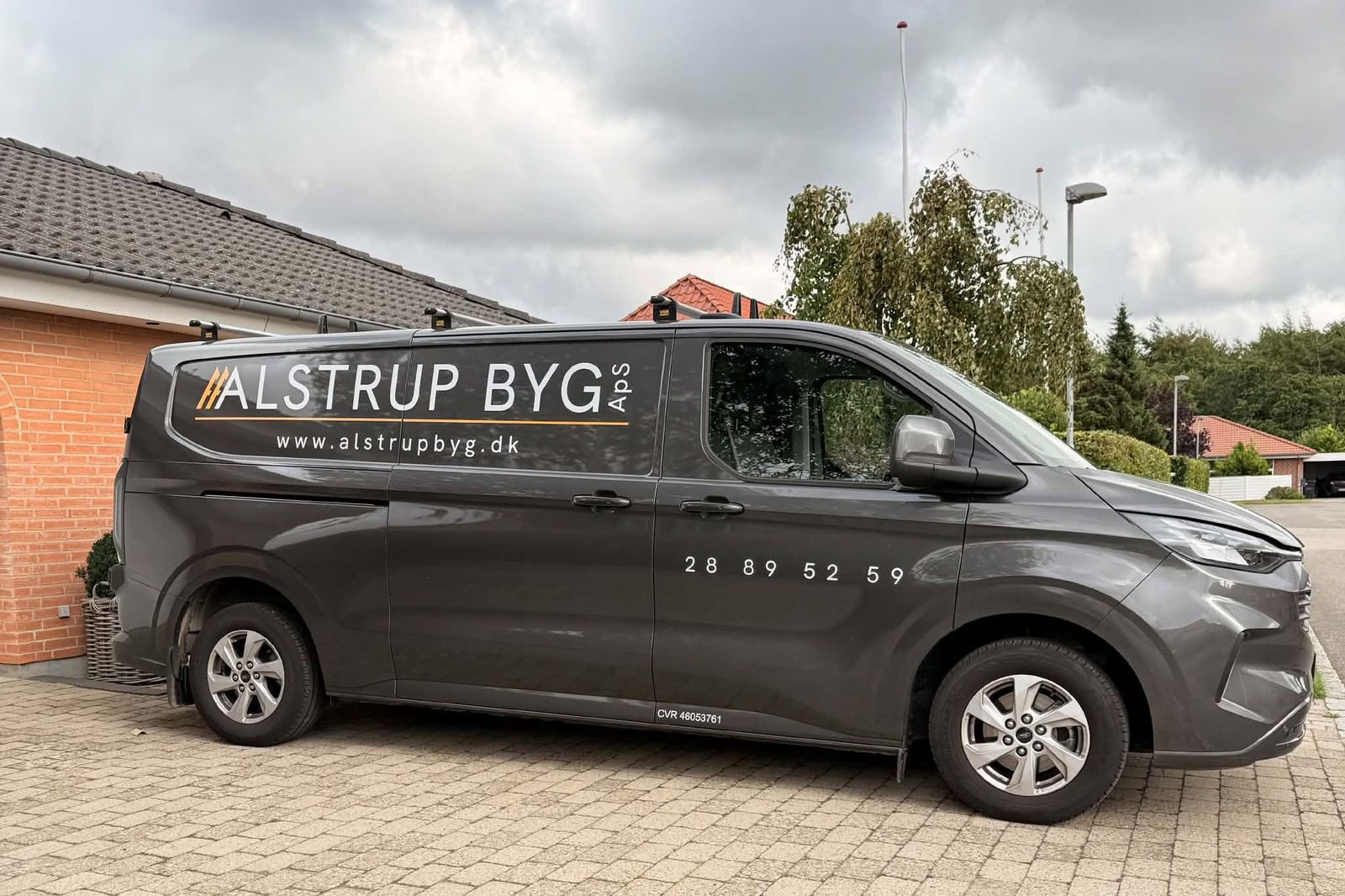 Firmabil fra Alstrup Byg ApS, tømrer i Aarhus